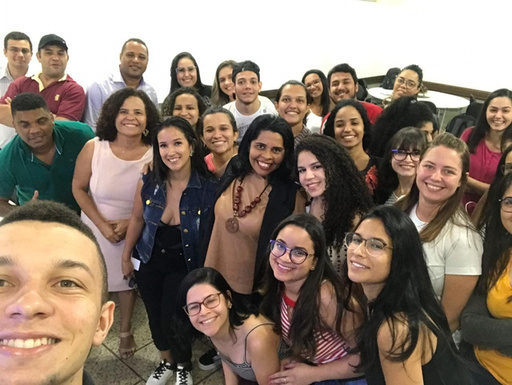 Chef Ruth em atividade gastronômica com o público
