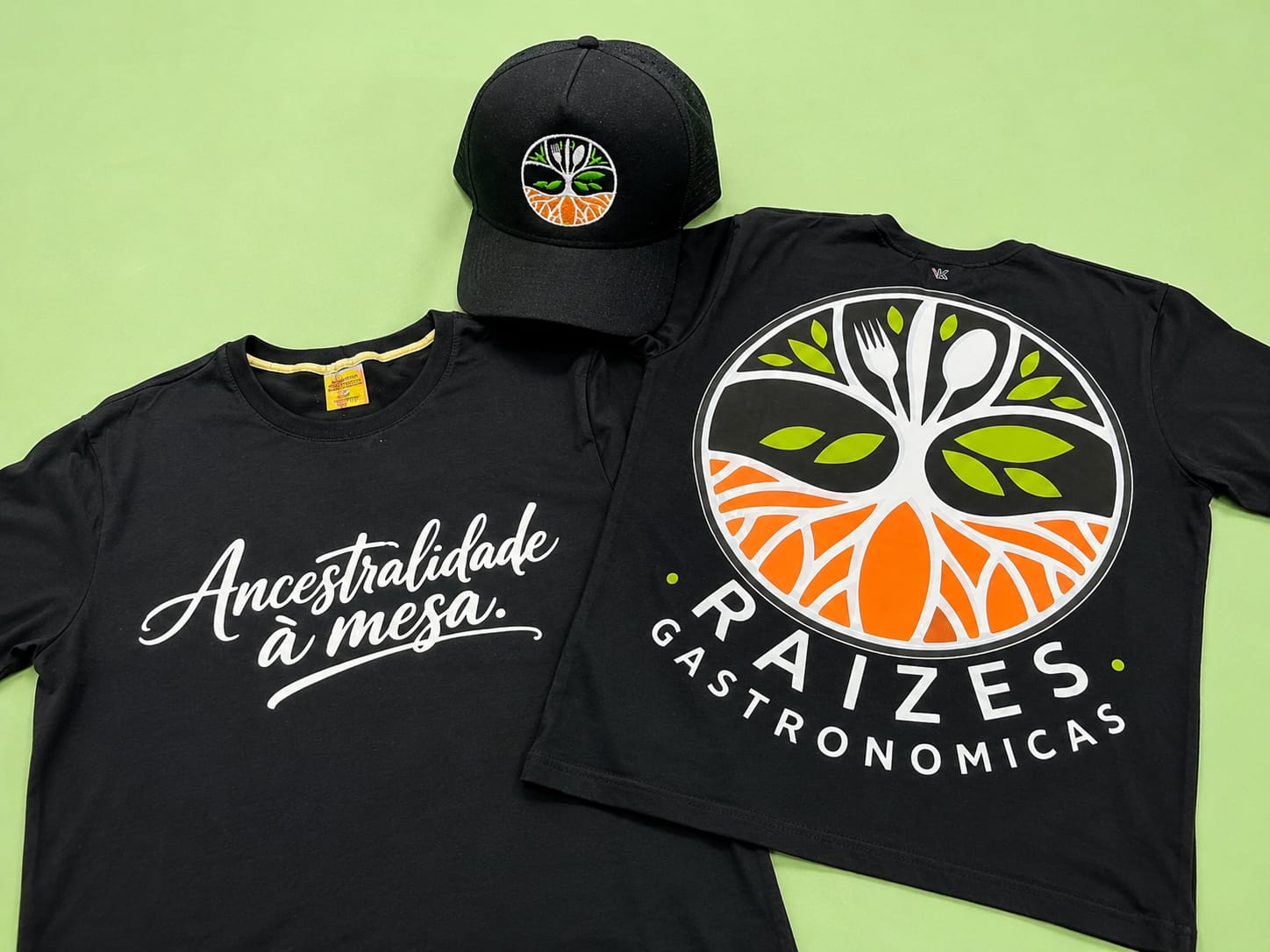 Camisas e boné personalizados da Raízes Gastronômicas