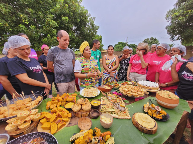 Chef Ruth em atividade gastronômica com o público